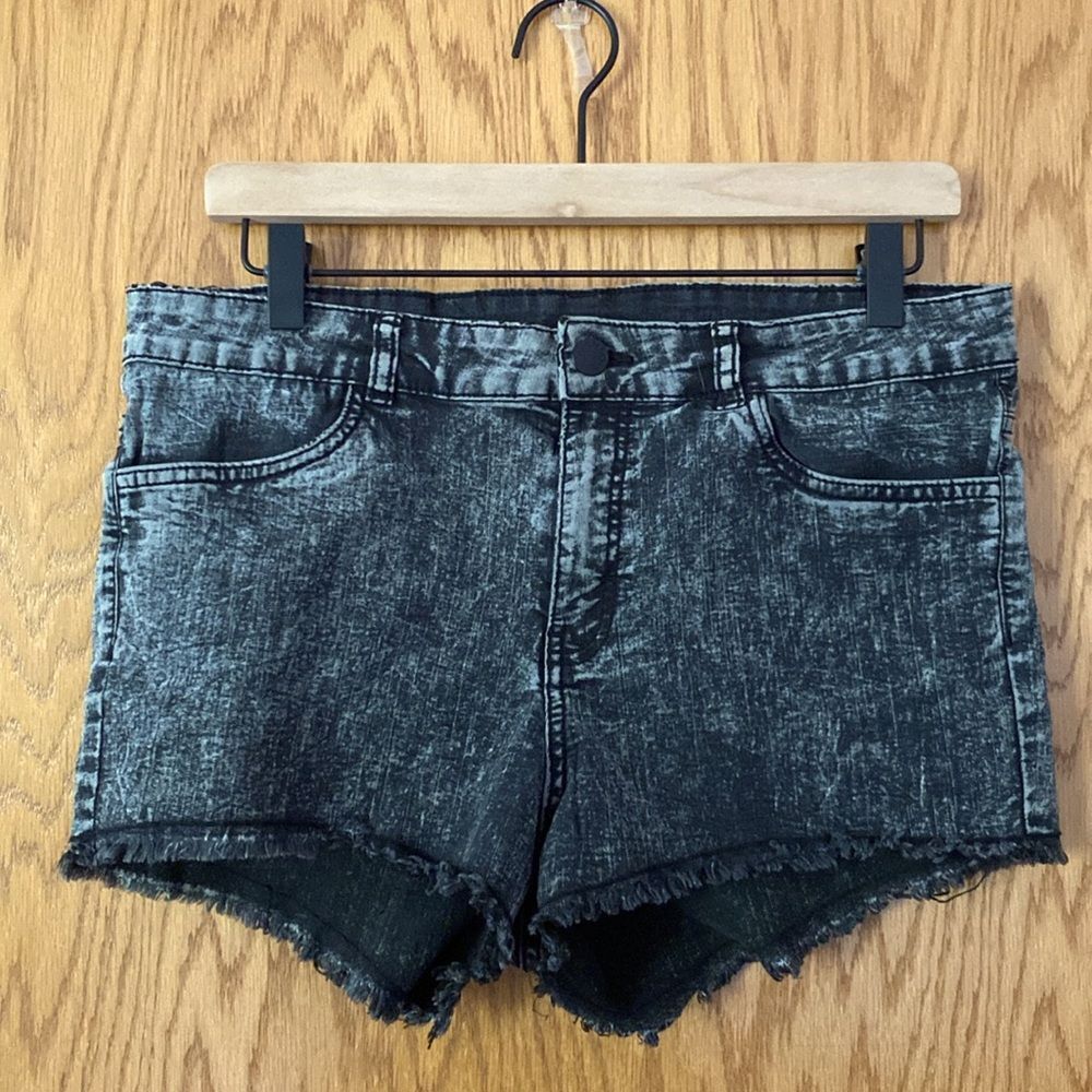 5/$20 — Divided Black Denim Shorts